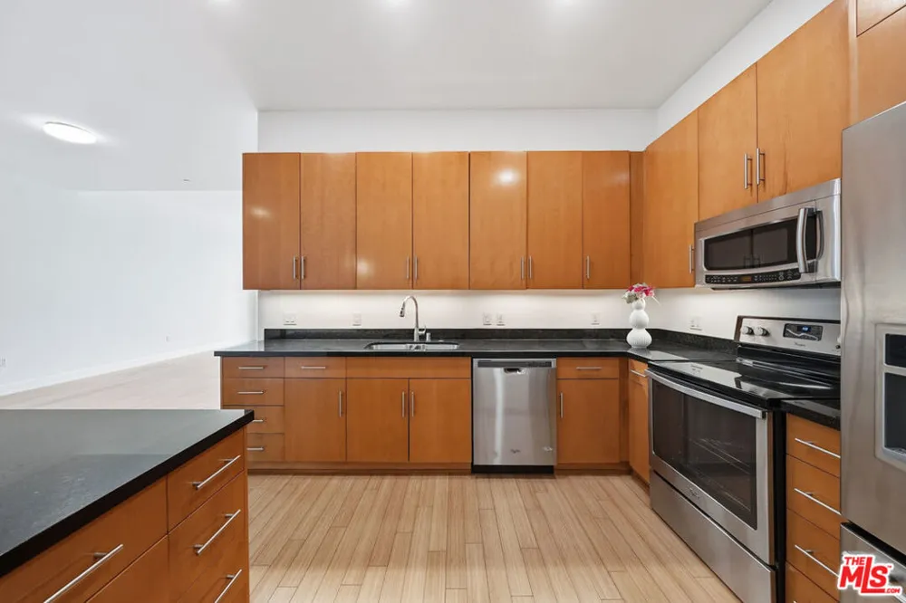3223 W 6th Street #605 Los Angeles, CA 90020