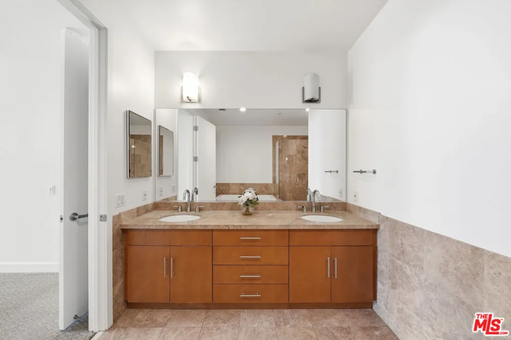 3223 W 6th Street #605 Los Angeles, CA 90020