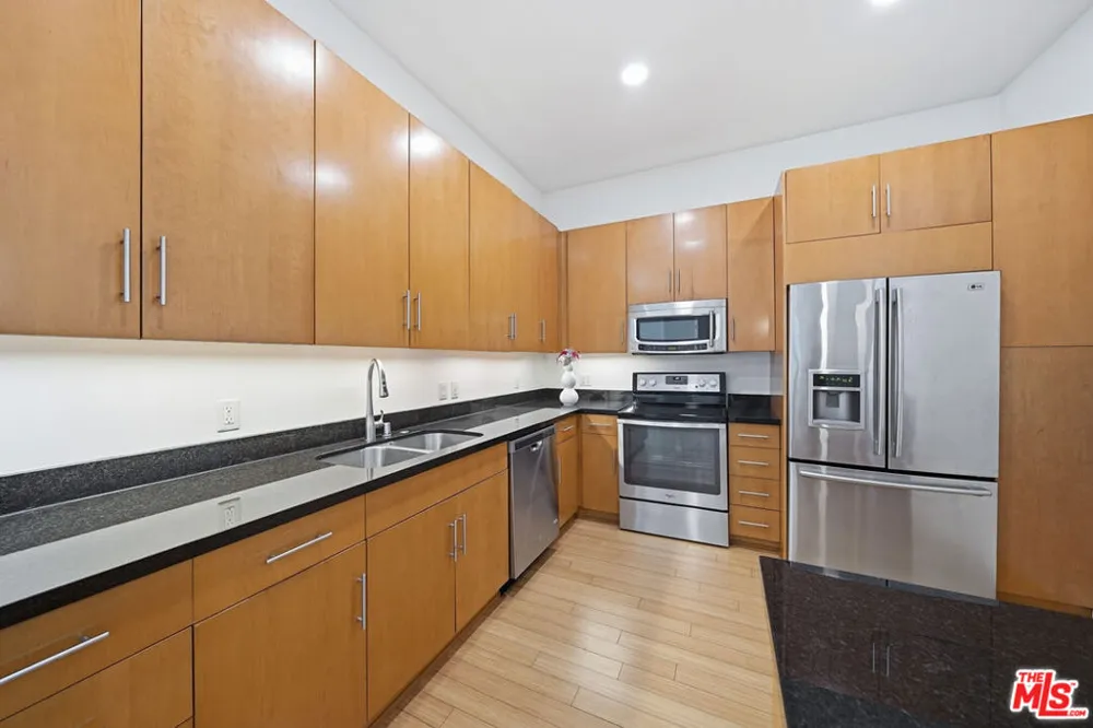 3223 W 6th Street #605 Los Angeles, CA 90020