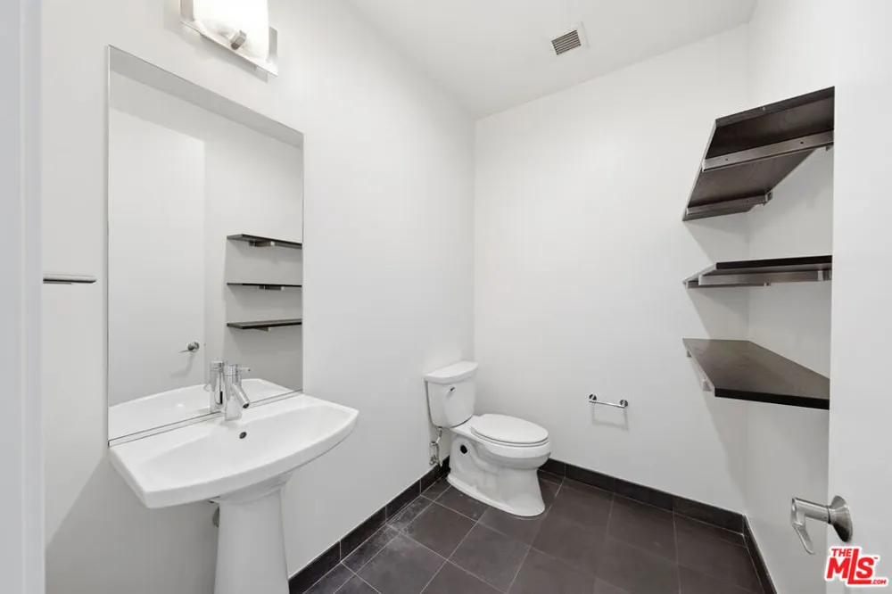 3223 W 6th Street #605 Los Angeles, CA 90020