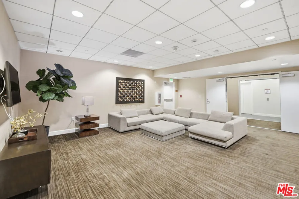 3223 W 6th Street #605 Los Angeles, CA 90020