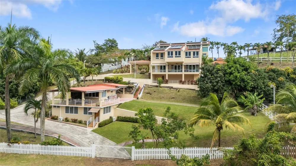 23 & 24 HACIENDA CARABALI Luquillo, PR 00773