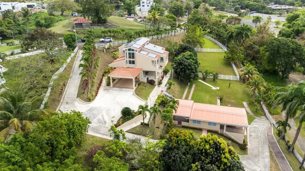 23 & 24 HACIENDA CARABALI Luquillo, PR 00773