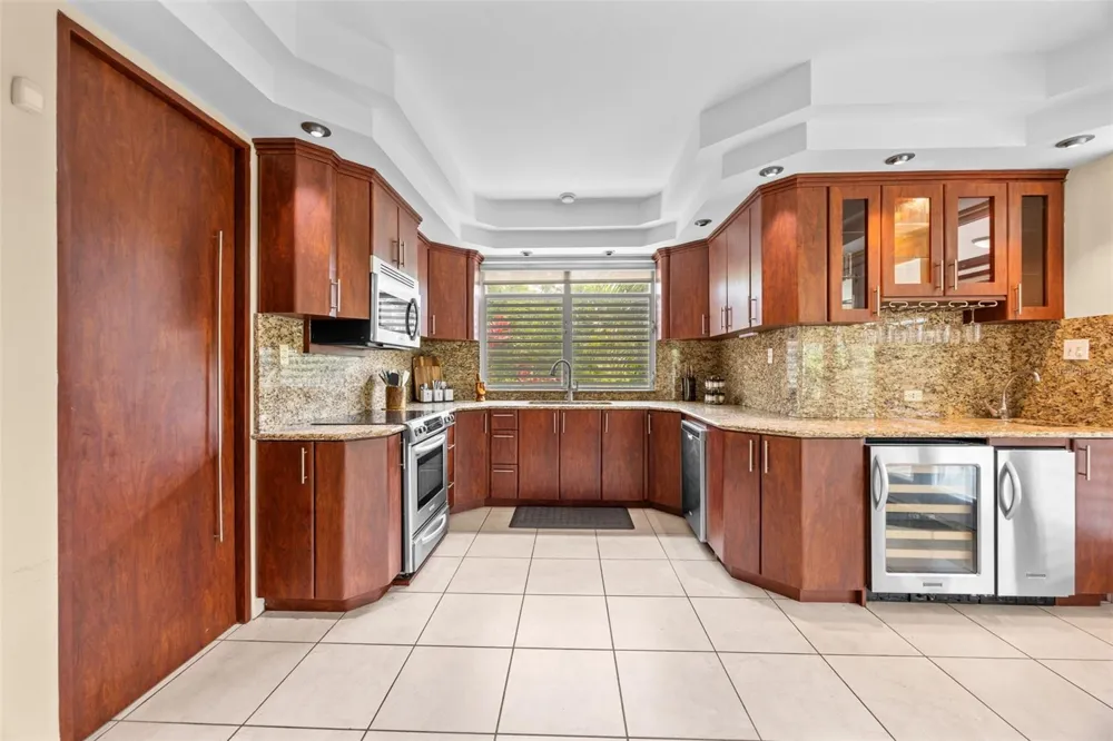 23 & 24 HACIENDA CARABALI Luquillo, PR 00773