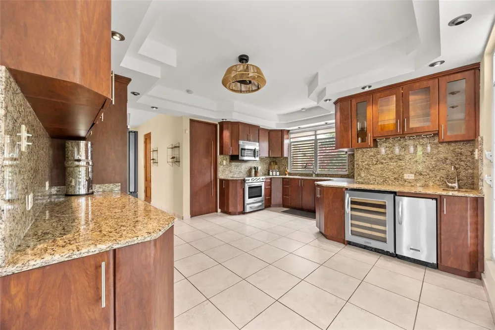 23 & 24 HACIENDA CARABALI Luquillo, PR 00773