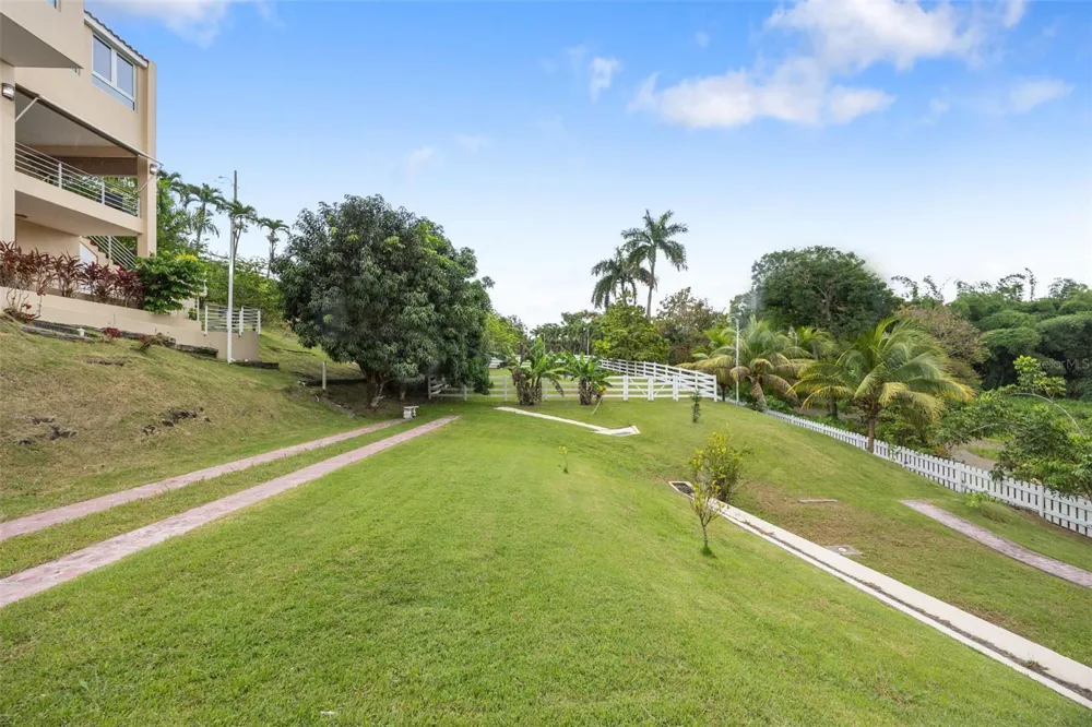 23 & 24 HACIENDA CARABALI Luquillo, PR 00773