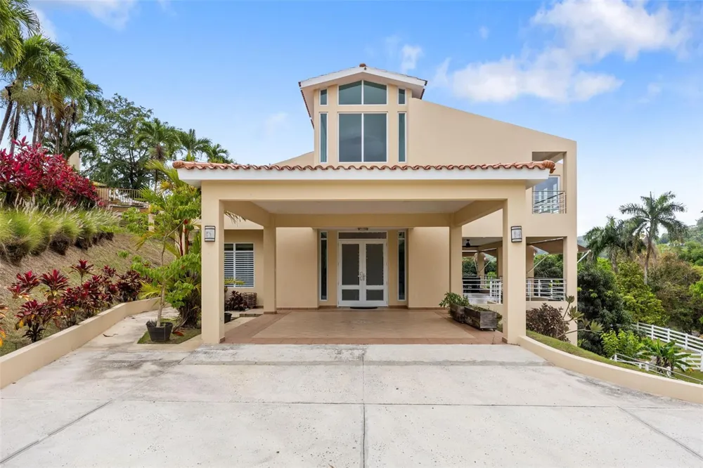 23 & 24 HACIENDA CARABALI Luquillo, PR 00773