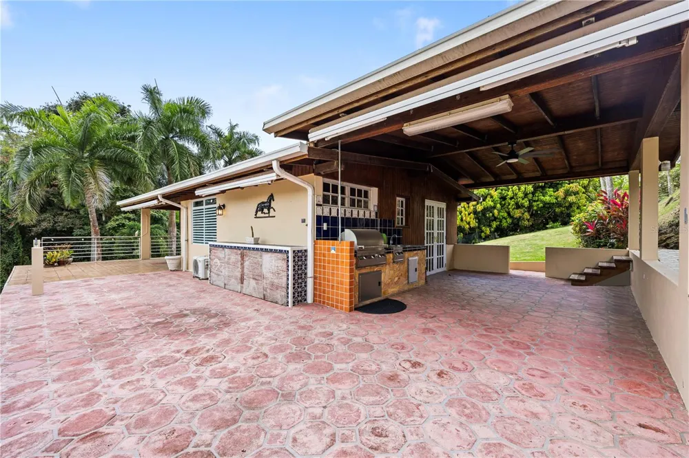 23 & 24 HACIENDA CARABALI Luquillo, PR 00773
