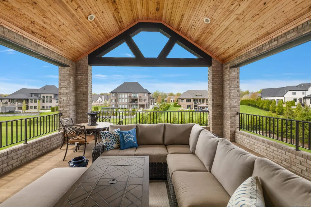 61573 Cotswold Drive Washington Township, MI 48094