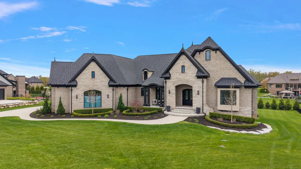 61573 Cotswold Drive Washington Township, MI 48094