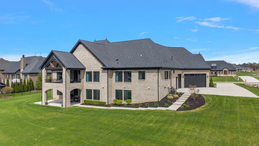 61573 Cotswold Drive Washington Township, MI 48094