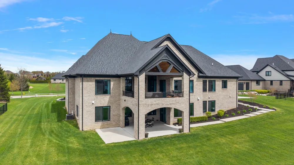 61573 Cotswold Drive Washington Township, MI 48094