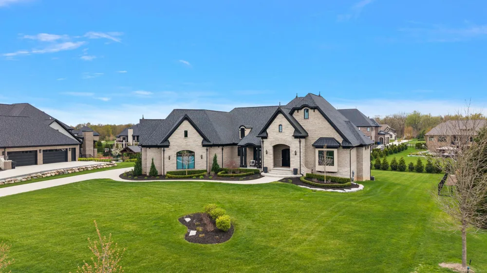 61573 Cotswold Drive Washington Township, MI 48094