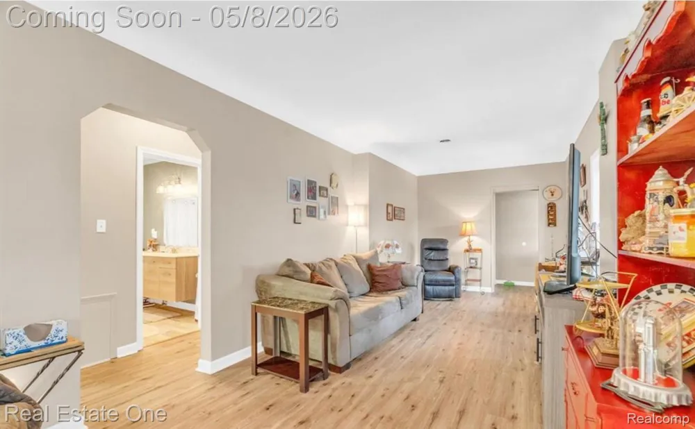 16423 Admiral Fraser City, MI 48026