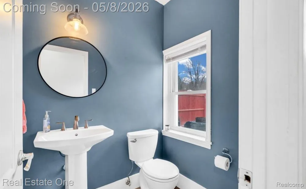 16423 Admiral Fraser City, MI 48026