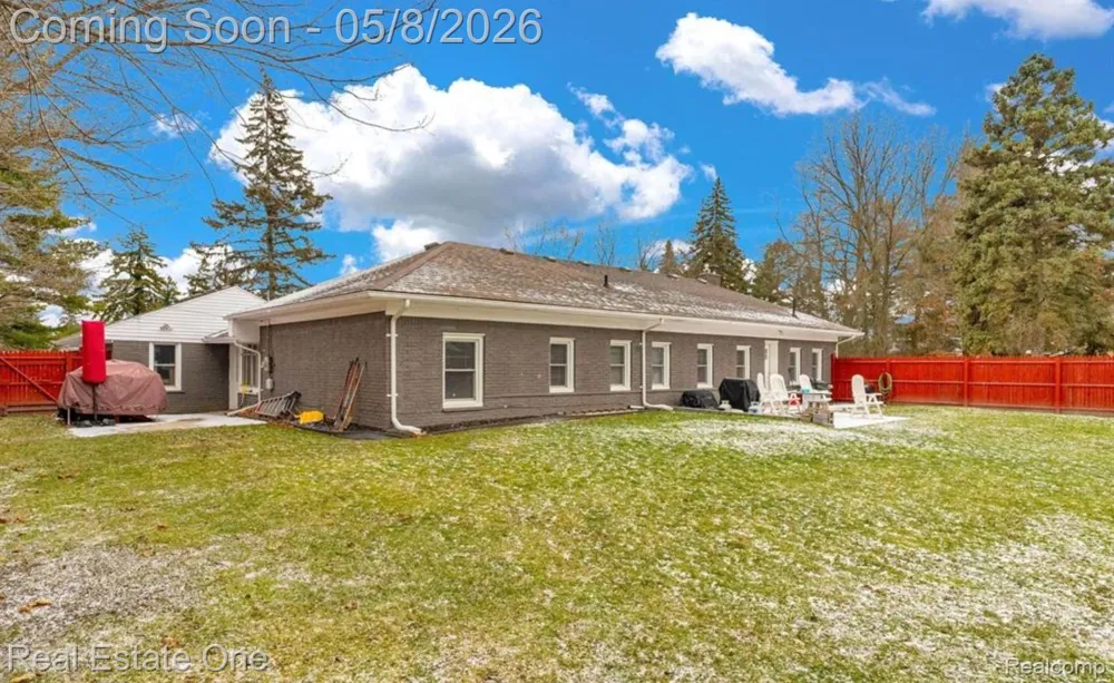 16423 Admiral Fraser City, MI 48026