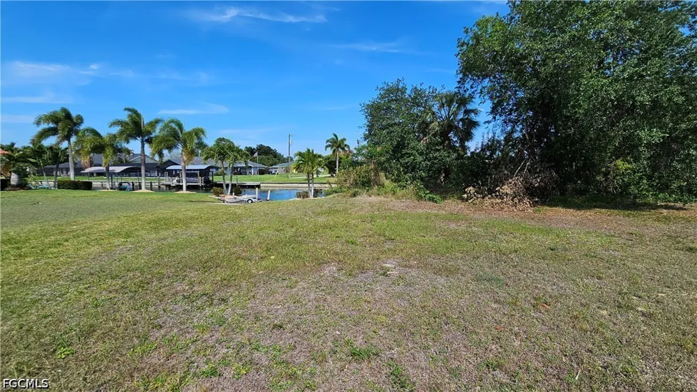 SE 10th Avenue Cape Coral, FL 33990