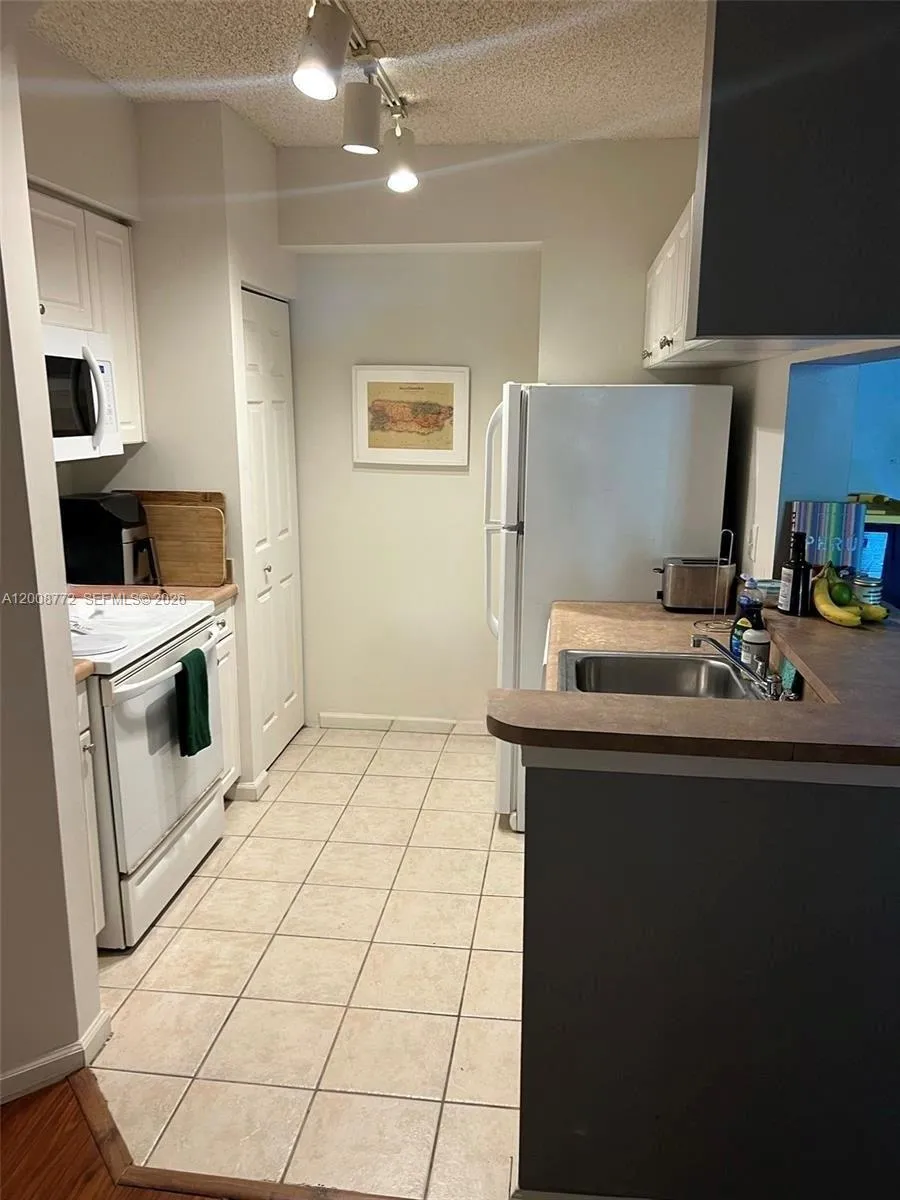 17145 Bay Rd #4102 Sunny Isles Beach, FL 33160