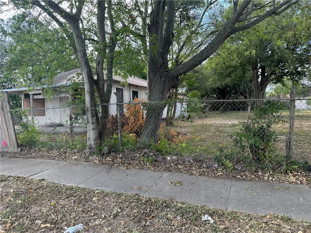 1311 Morris Avenue Corpus Christi, TX 78401