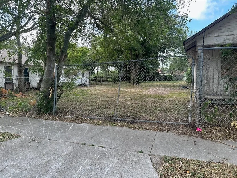 1311 Morris Avenue Corpus Christi, TX 78401