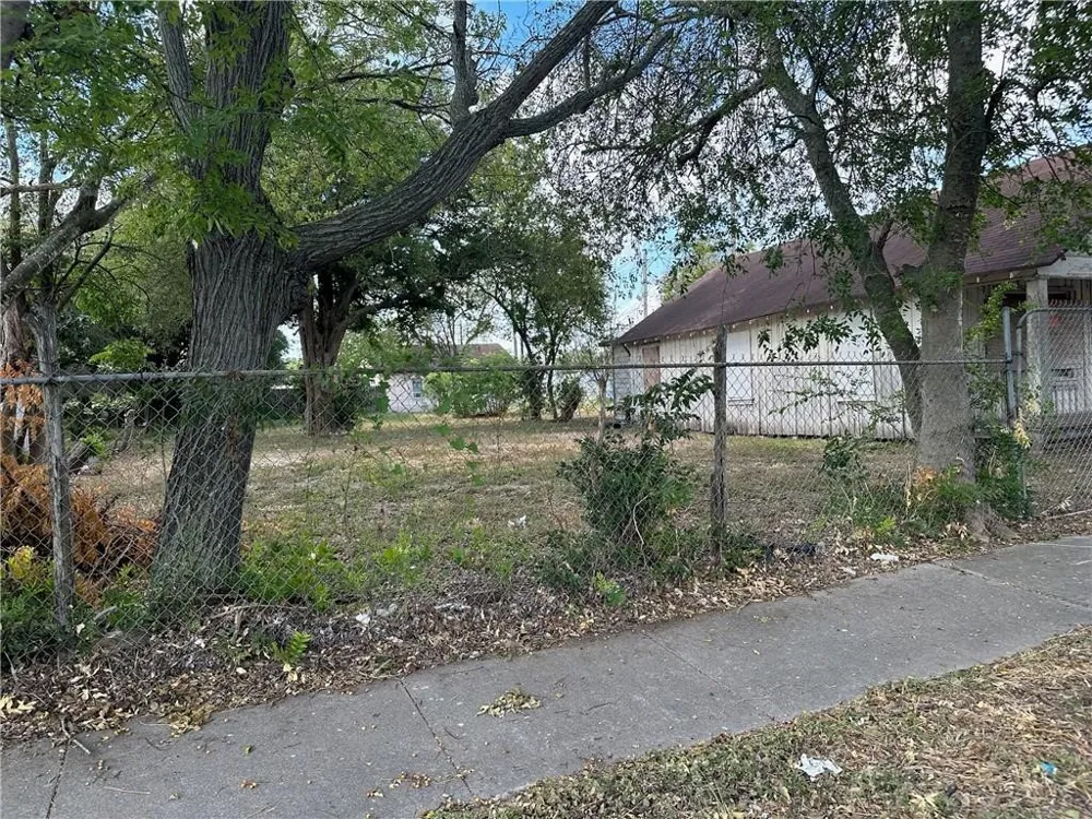 1311 Morris Avenue Corpus Christi, TX 78401