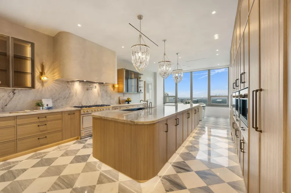 1275 S Post Oak Lane #2502 Houston, TX 77056