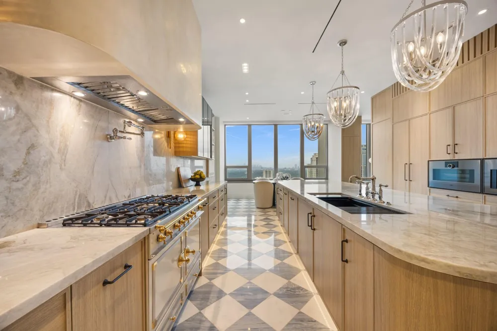 1275 S Post Oak Lane #2502 Houston, TX 77056
