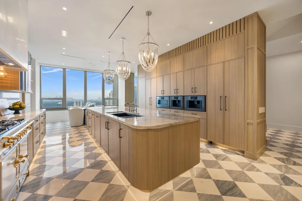 1275 S Post Oak Lane #2502 Houston, TX 77056