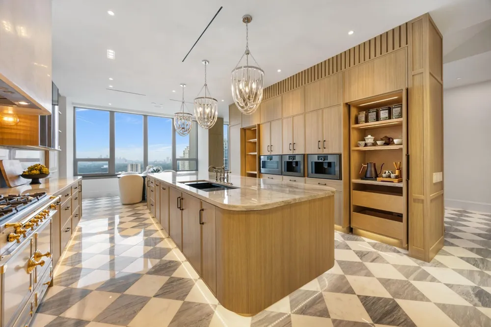 1275 S Post Oak Lane #2502 Houston, TX 77056
