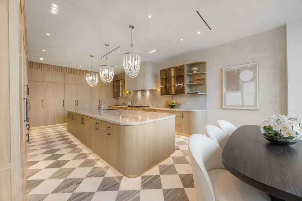 1275 S Post Oak Lane #2502 Houston, TX 77056