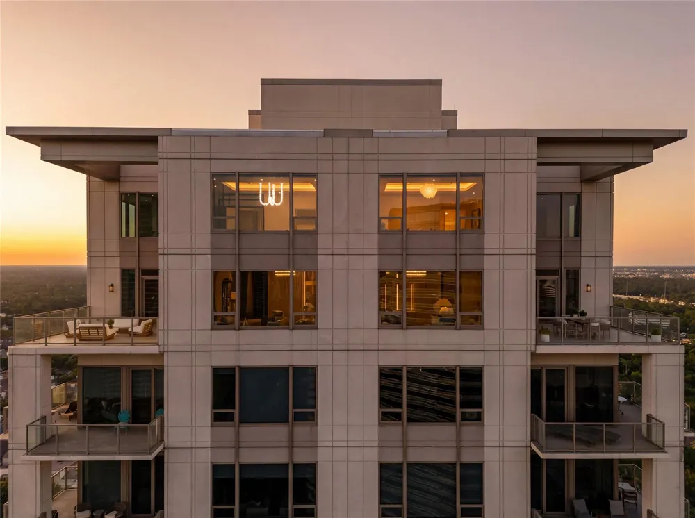 1275 S Post Oak Lane #2502 Houston, TX 77056
