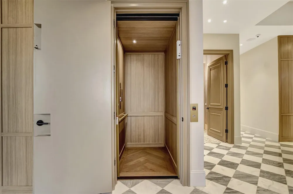 1275 S Post Oak Lane #2502 Houston, TX 77056