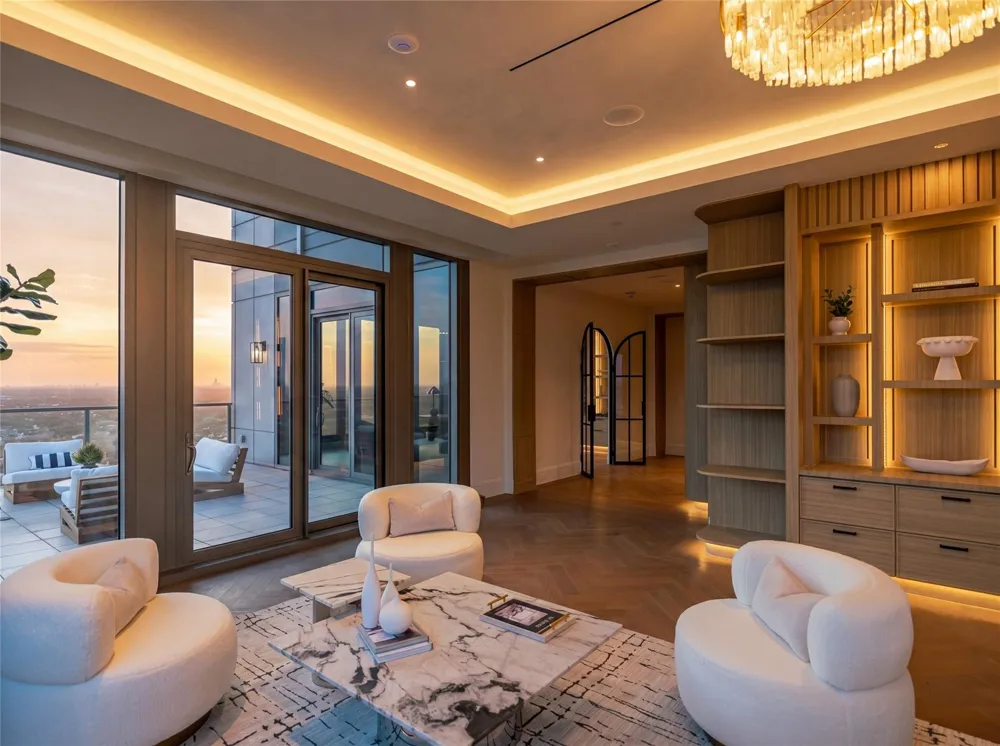 1275 S Post Oak Lane #2502 Houston, TX 77056
