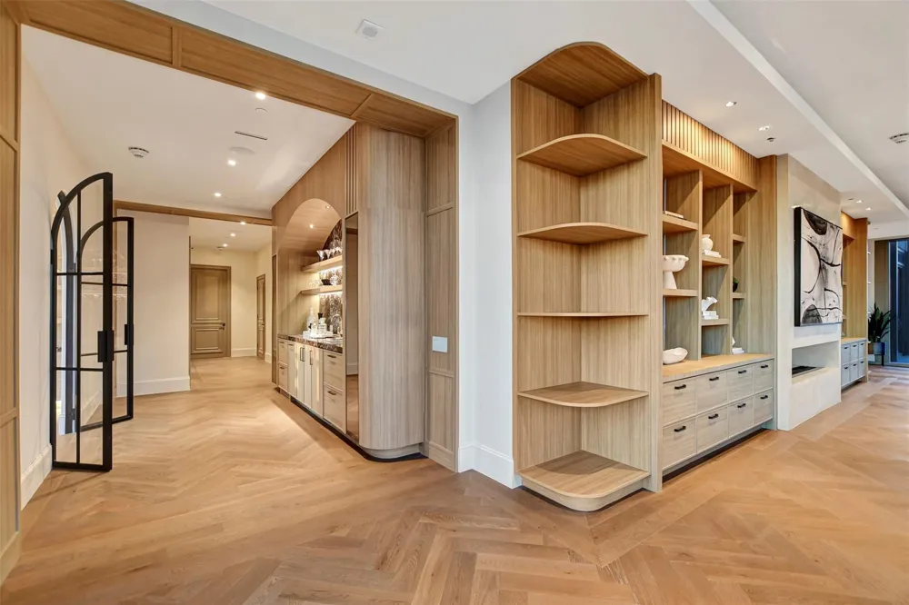 1275 S Post Oak Lane #2502 Houston, TX 77056