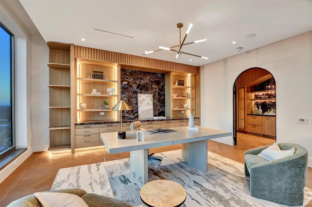 1275 S Post Oak Lane #2502 Houston, TX 77056
