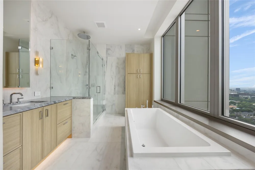 1275 S Post Oak Lane #2502 Houston, TX 77056