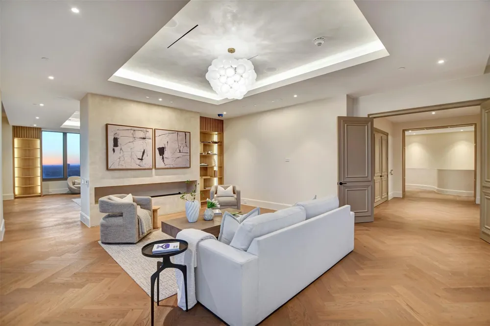 1275 S Post Oak Lane #2502 Houston, TX 77056