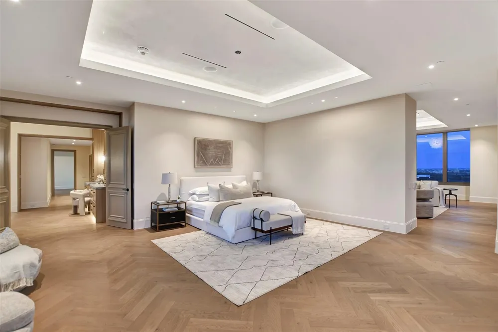 1275 S Post Oak Lane #2502 Houston, TX 77056