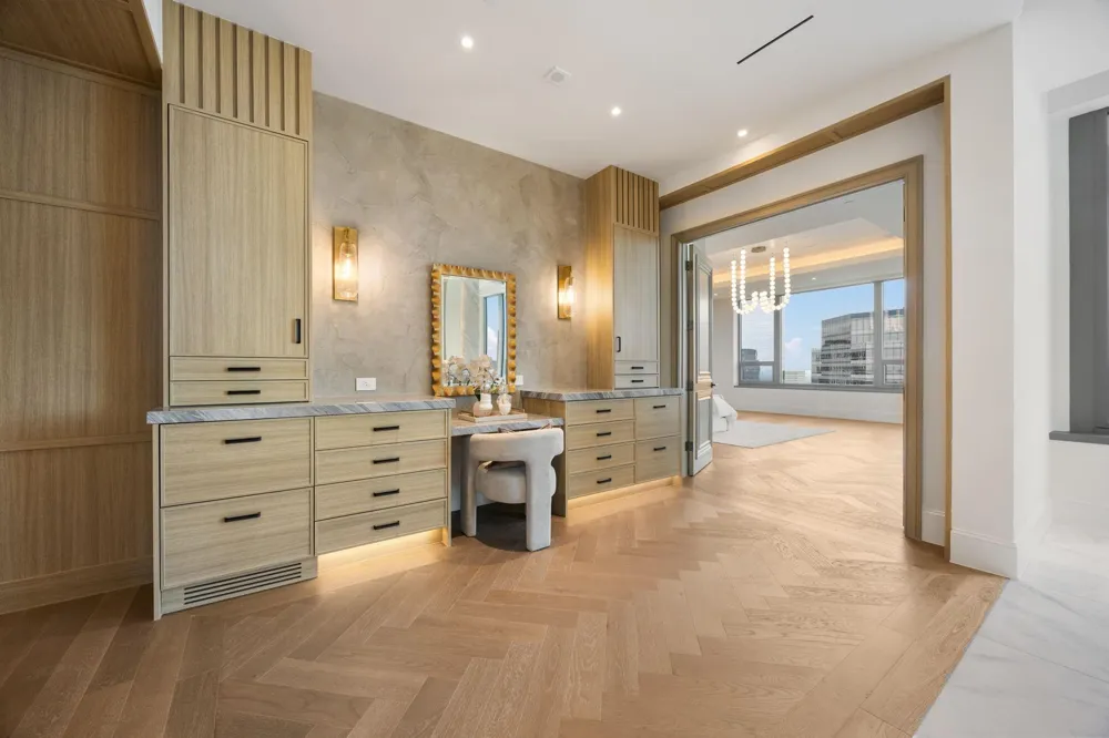 1275 S Post Oak Lane #2502 Houston, TX 77056