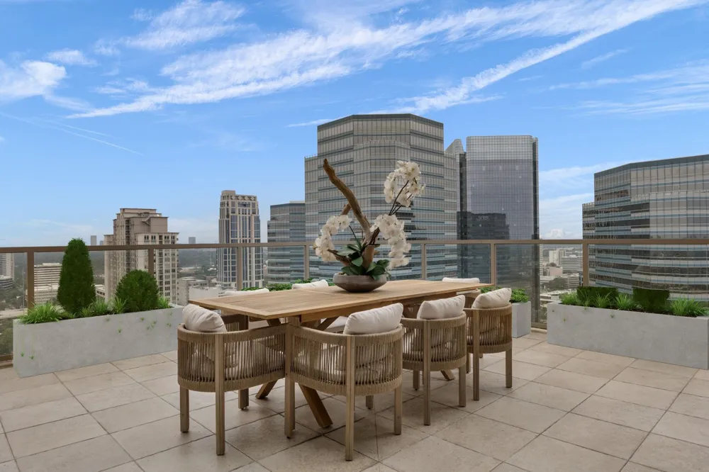 1275 S Post Oak Lane #2502 Houston, TX 77056