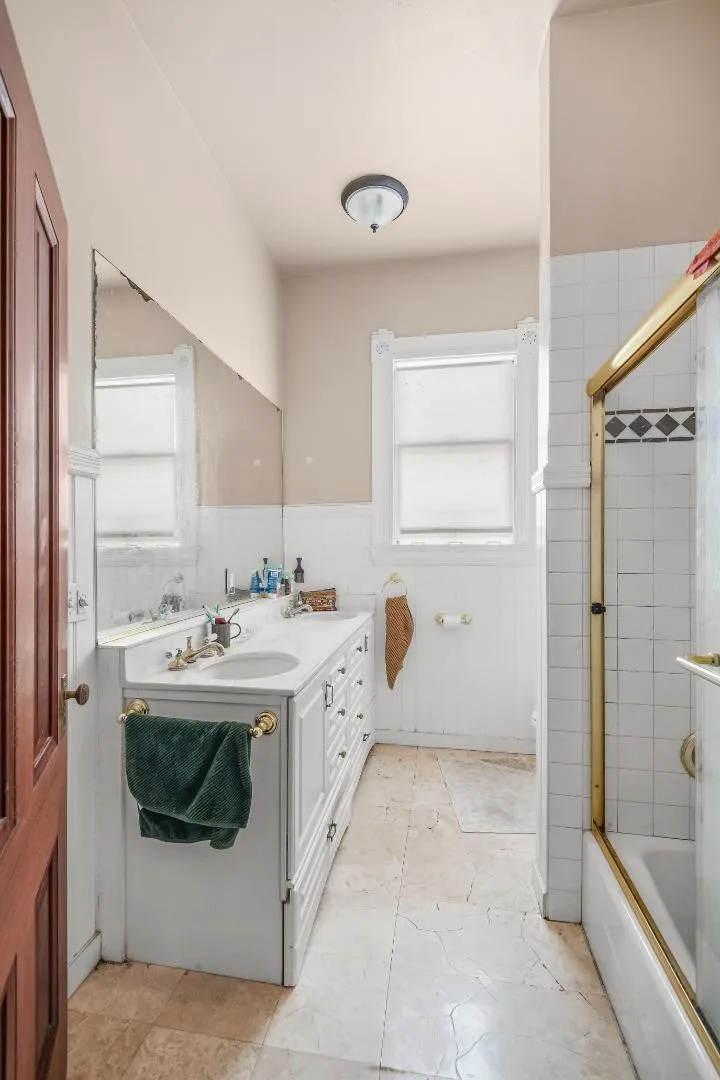 1833 Clinton Avenue Alameda, CA 94501
