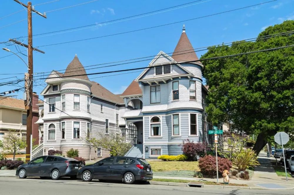 1833 Clinton Avenue Alameda, CA 94501