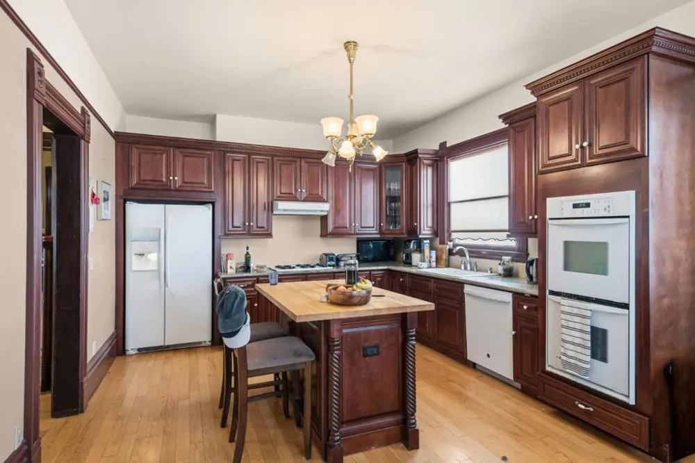 1833 Clinton Avenue Alameda, CA 94501