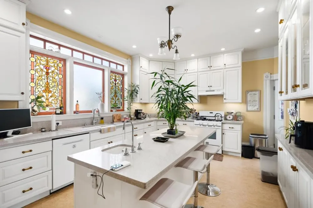 1833 Clinton Avenue Alameda, CA 94501