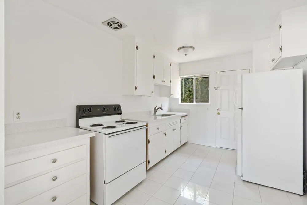1833 Clinton Avenue Alameda, CA 94501