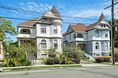1833 Clinton Avenue