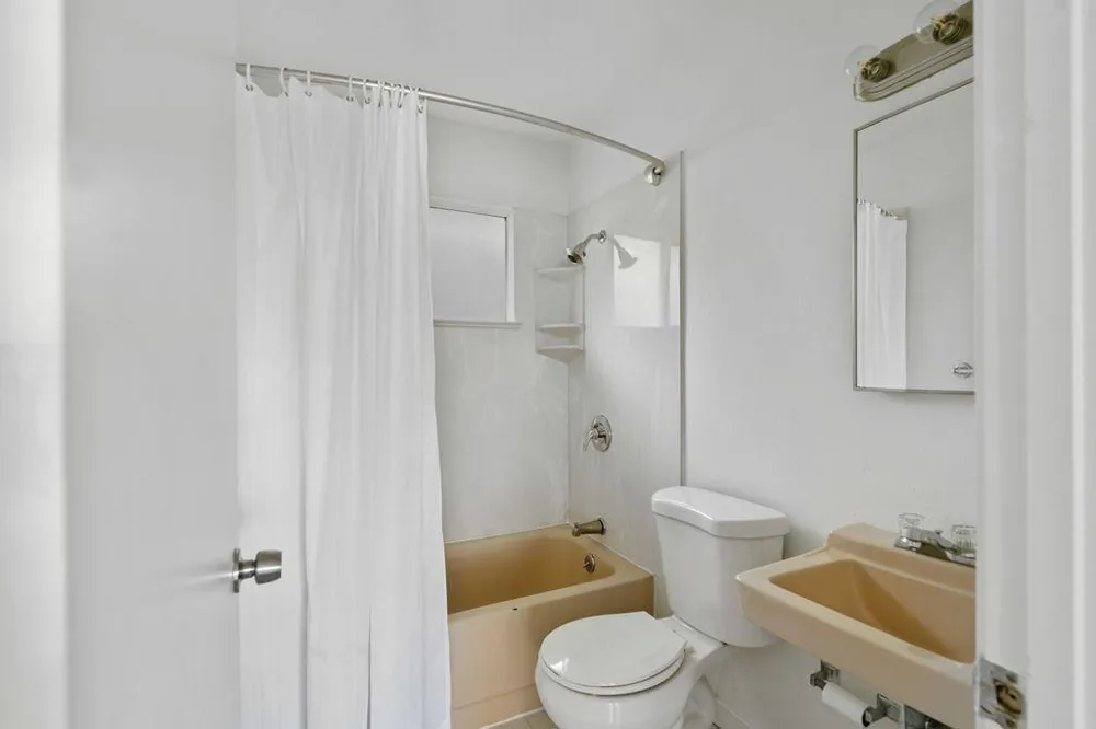 1833 Clinton Avenue Alameda, CA 94501