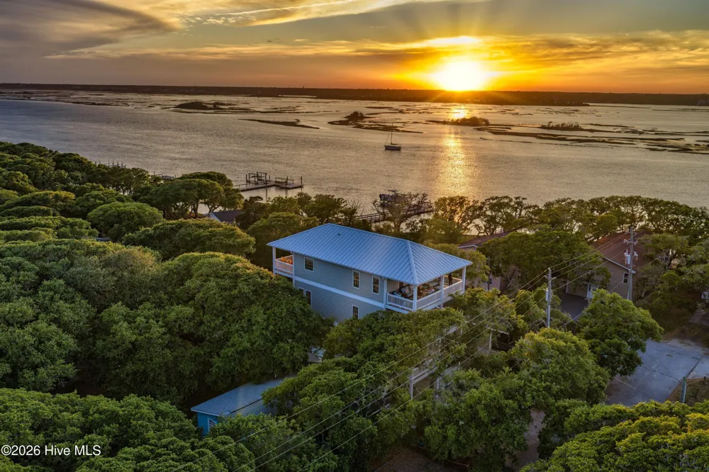 117 Beachwood Drive Surf City, NC 28445