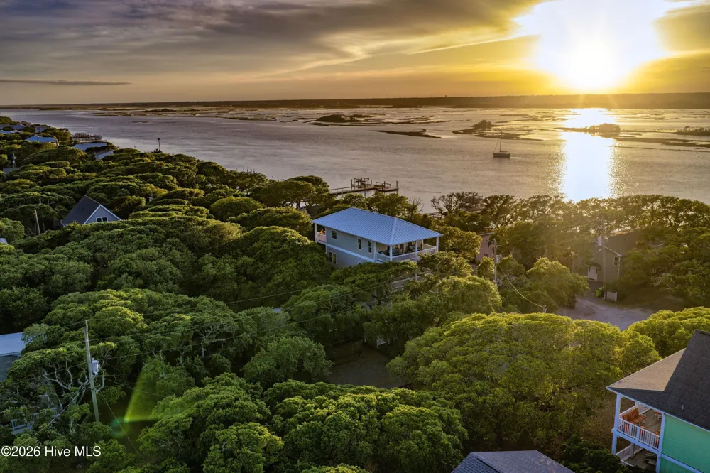 117 Beachwood Drive Surf City, NC 28445