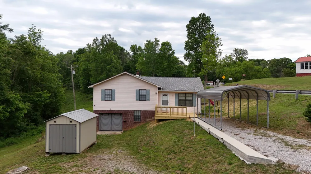 1825 Free Hill Rd Celina, TN 38551